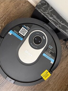 Shark Robot Vacuum - Black with Silver Panel